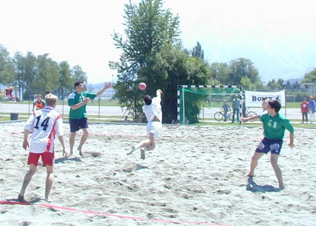 040528 beach thun sani.jpg