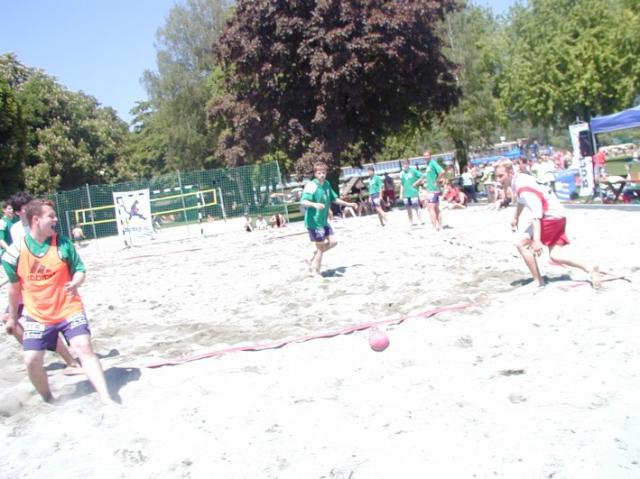 040528 beach thun wo ist ball.jpg